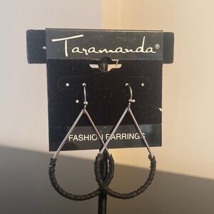 Taramanda Black and Silver Fashion Earrings